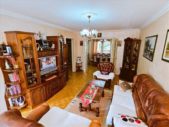 Troiposoban lux stan od 97 m2, Bežanijska kosa
