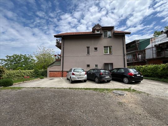 Višnjička banja, Apartman the View sa parkingom