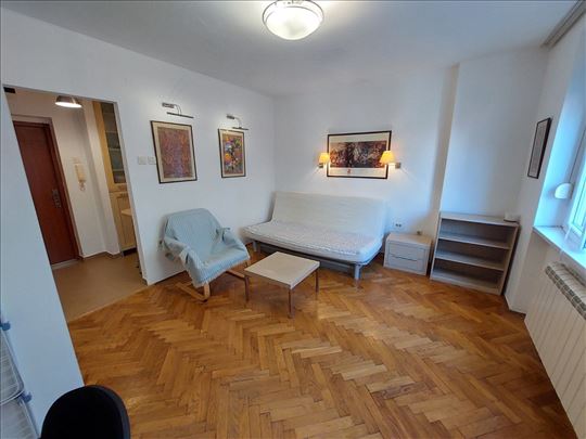 Dositejeva, kod Narodnog Pozoriša, odmah useljiv 