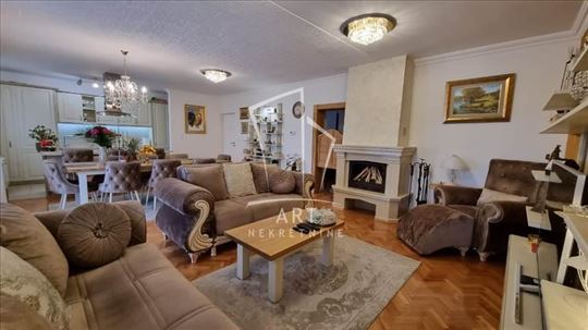 Luks kuća , 5.5ari, mereno 500m2 ID#6372
