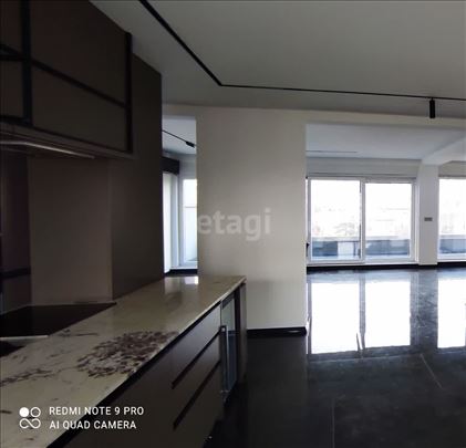 LUX Penthouse sa pogledom na Hram Sv. Save, 190m2