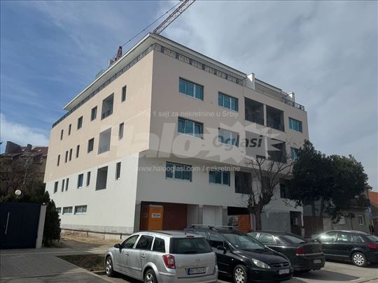 Parking mesto 12 kvadrata Pančevo Cara lazara 96