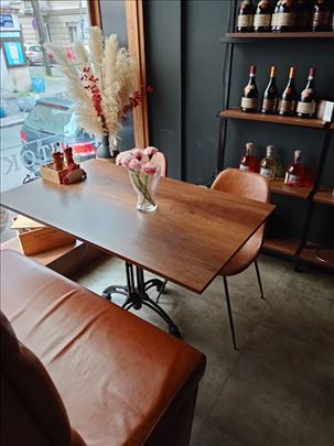 Prodajem komletan inventar restorana
