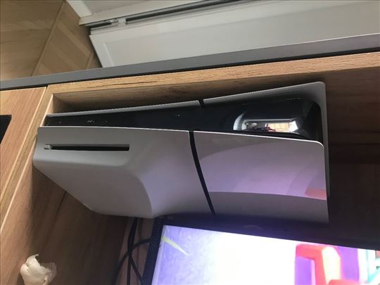 Prodajem PS5 kao nov