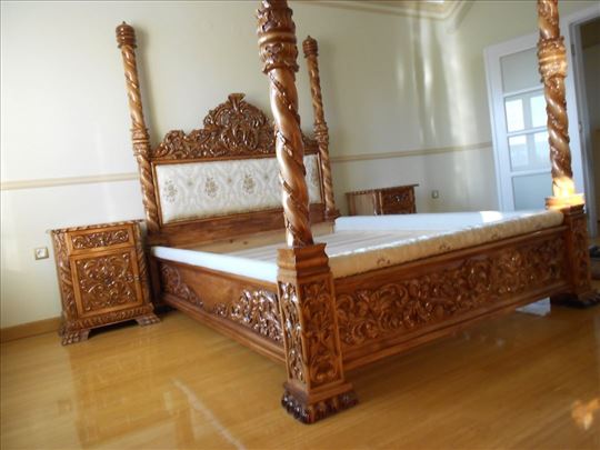 Stilski bračni krevet,puno drvo.Novo