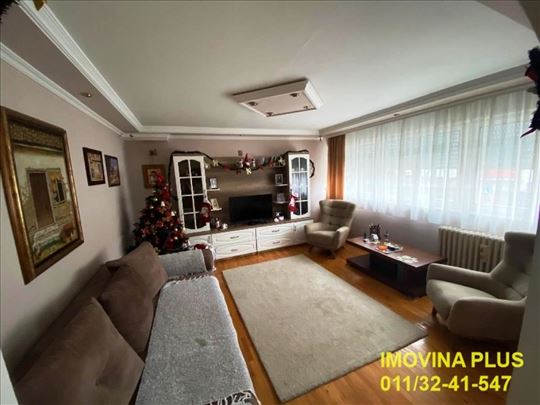 Zemun, Batajnica - Braće Savić, 83m2