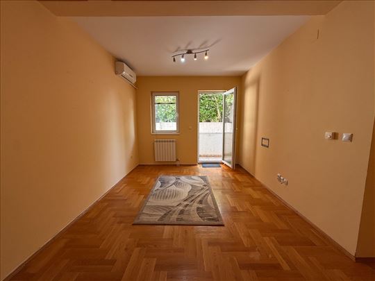 Cvetkova pijaca, apartman Medea, video