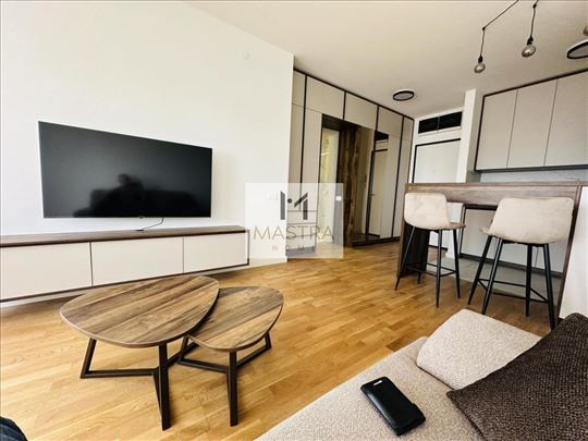East Side - Lux neuseljavan studio sa gar. mestom