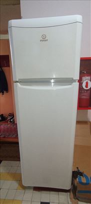 Kombinovani frižider zamrzivač Indesit
