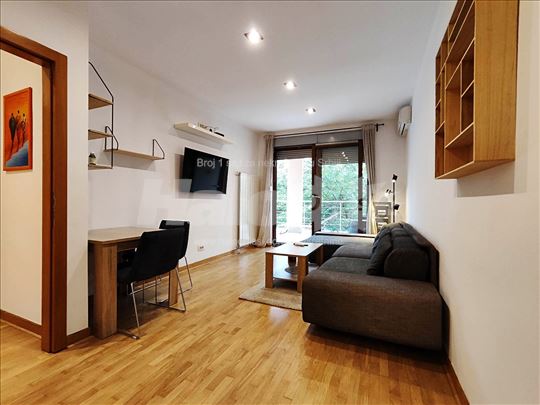 Luksuzan, kompletno namešten , 67 m², kod FON-a