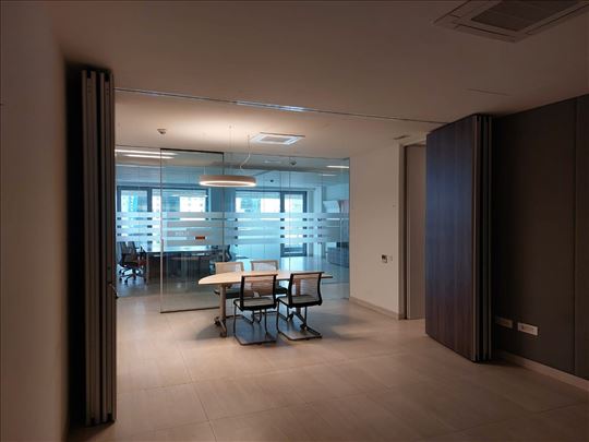 Lux, 867 M2, 19 Kancelarija, 16 + parking mesta
