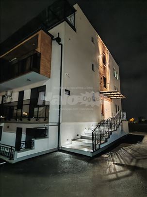 Nov lux trosoban stan kod crkve sa parkingom 600e