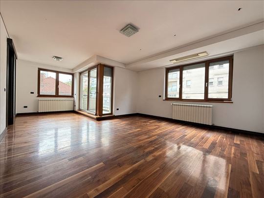 Prodajemo 4.0 stan na Vračaru, Save Tekelije 104m2