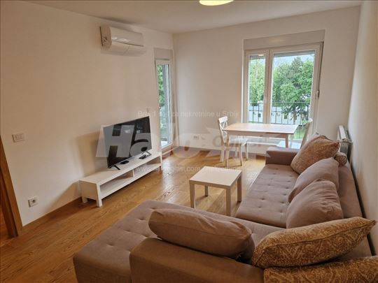 Hitno. Zemunske kapije + 2 garazna mesta