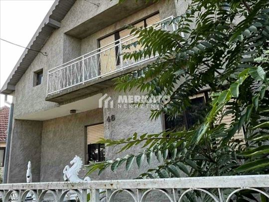 Dvoetažna kuća za renoviranje, na placu od 26a, Sr
