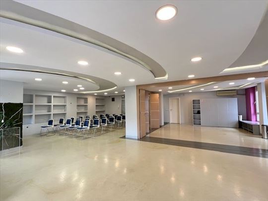 Kompletno namešten poslovni prostor