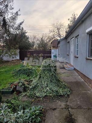 NA PRODAJU - Kuća sa dvorištem u Bečeju - 45.000€