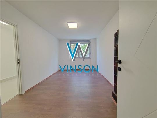 Novi Sad, Cara Dušana - Uknjižen dvosoban stan ID#