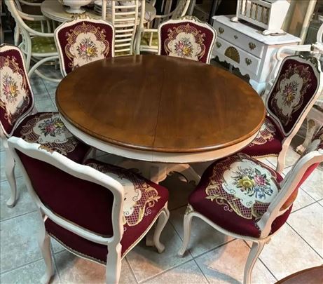 Stilske goblen stolice i sto