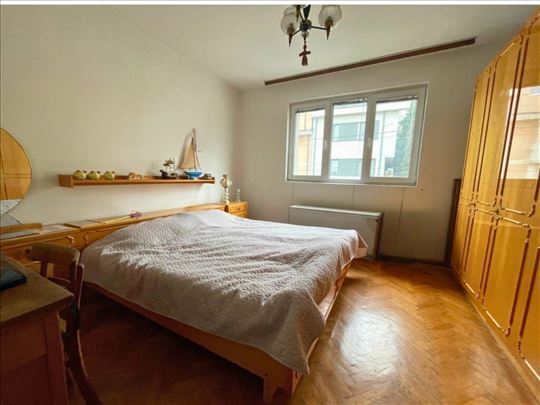 Banovo brdo, dvosoban stan sa garažom