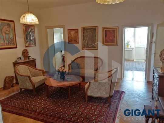 Đeram pijaca, 70m2, I, cg, salonac