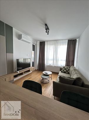 Lux dvosoban stan 600e + garaža 100e