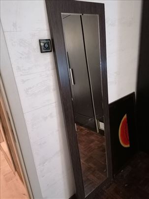 Prodajem ogledalo sa slike 