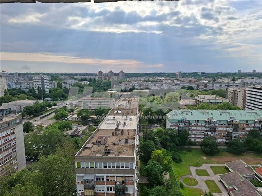 Gramšijeva blok 9A - 2.5 sunčan, namešten 50m2