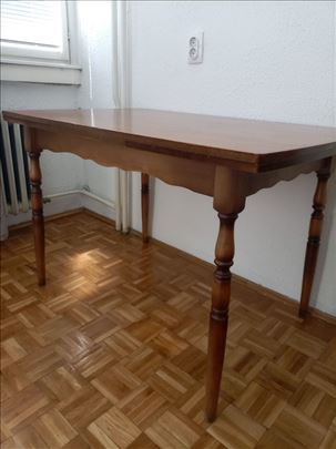 Sto i šest stolica