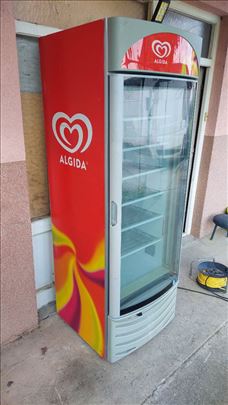 Zamrzivac sa staklenim vratima 