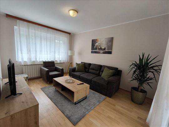 Duplex, sa sopstvenim ulazom i delom dvorišta