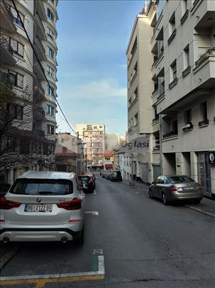 Garažno mesto, Gajeva, Crveni krst