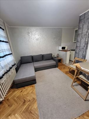 Garsonjera na traženoj lokaciji u centru grada!