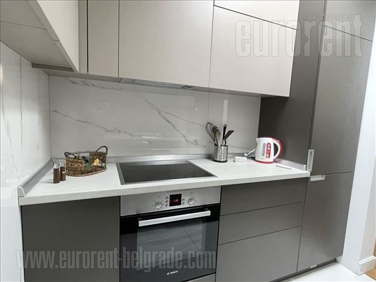 ID#48897, Izdavanje, Stan, Hram svetog save, 90 m2