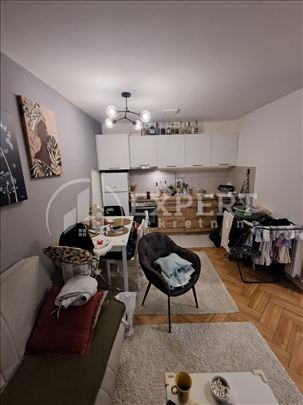 Izdaje se neuseljavan nenamešten stan u Njegoševoj