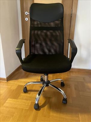 Kancelarijska stolica - skoro nekoriscena