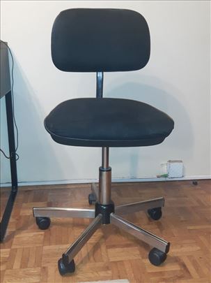 Kompjuterska stolica sa točkićima