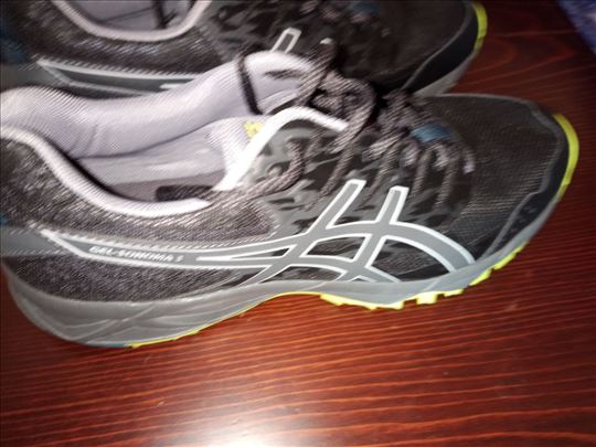 Novo, patike Asics br. 46.5