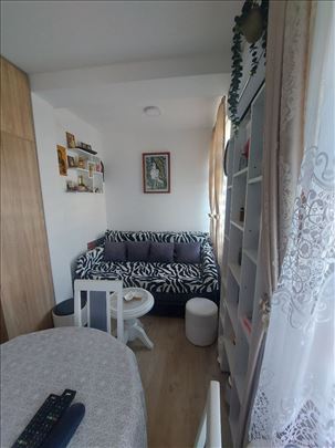 Opremljena garsonjera sa novim stvarima, 21m2