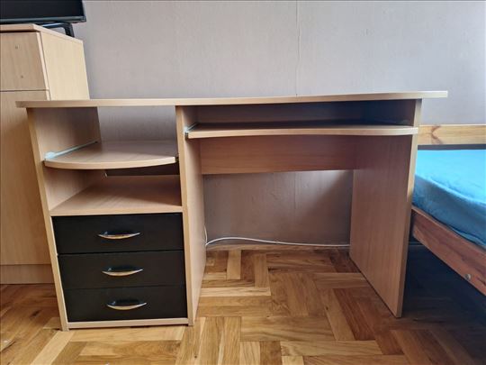 Pisaći sto 