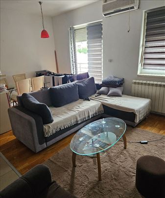 Stan sa jednom spavaćom sobom / Južni bulevar 