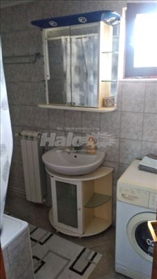 Zemun, izdajem trosoban stan