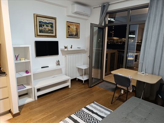 Beograd na vodi 1,0 30m2, terasa, namešten