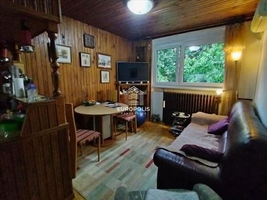 Izdaje se 2.5 soban stan na Banovom Brdu ID#7568