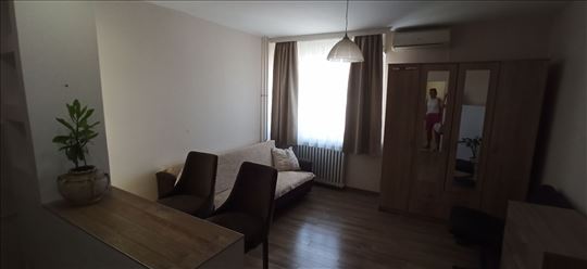 Izdaje se garsonjera na Maloj Vagi