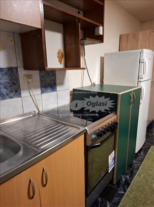 Izdajem lepu ,toplu garsonjeru