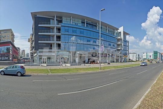 Izdavanje garaža Azzaro poslovni centar