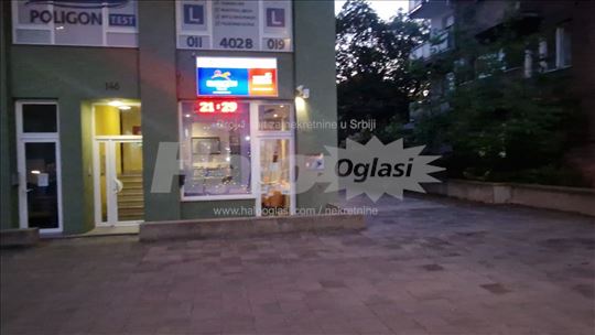 Vojvode Stepe lokal sa vise parking mesta