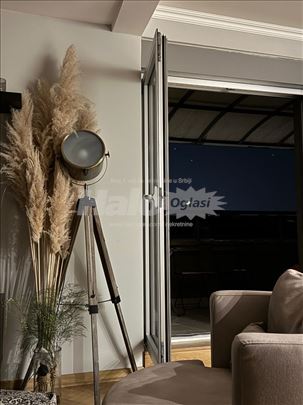NOV LUX Penthouse stan - namesten - parking