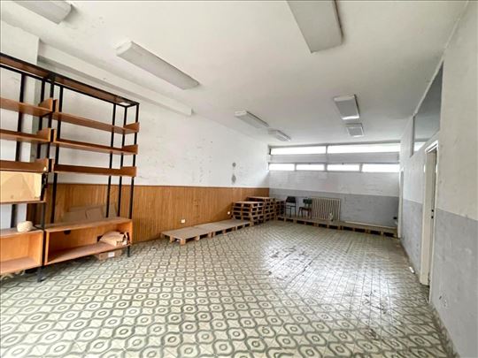 Prodaja lokala sa izlogom i opcijom bašte—Zvezdara